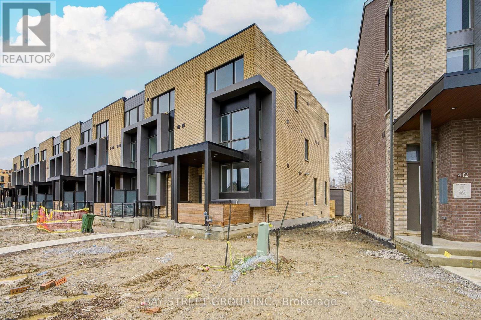 414 Lawrence Heights Way, Toronto, Ontario  M6A 2M3 - Photo 2 - C13019730