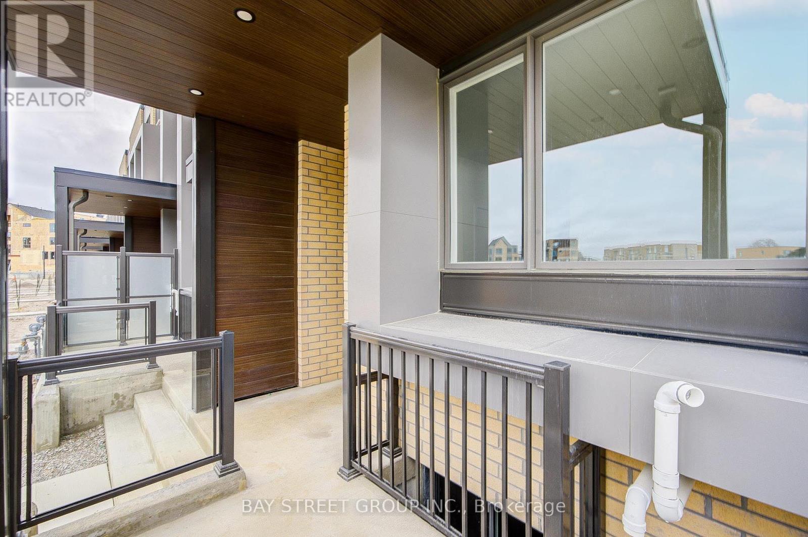 414 Lawrence Heights Way, Toronto, Ontario  M6A 2M3 - Photo 4 - C13019730