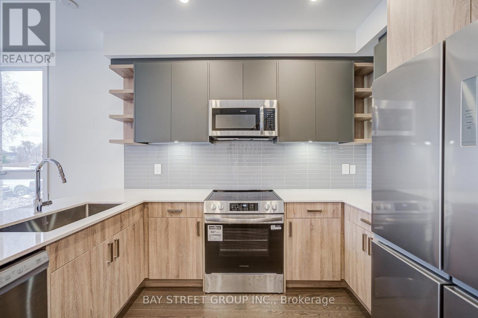 414 Lawrence Heights Way, Toronto, Ontario  M6A 2M3 - Photo 9 - C13019730