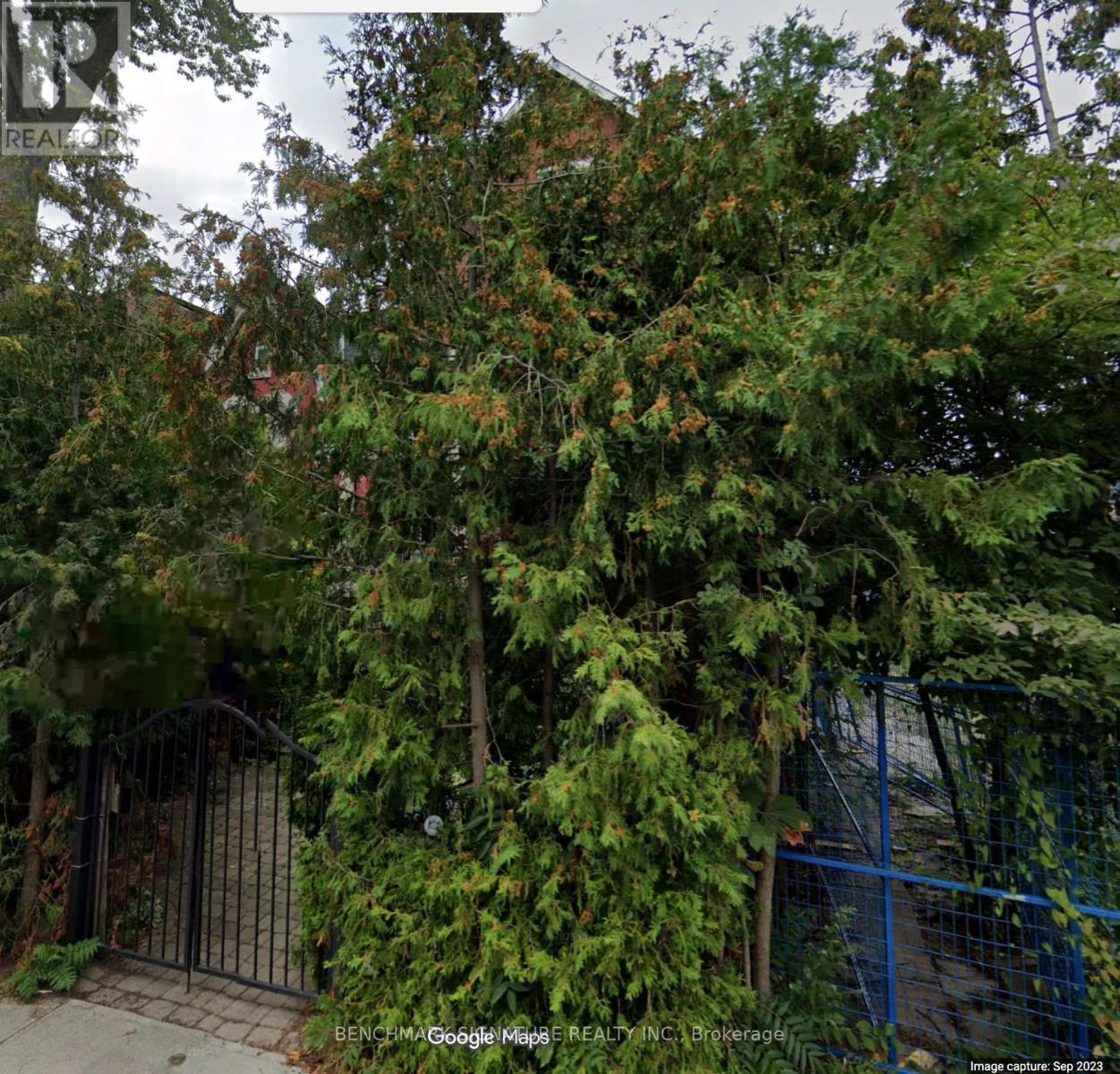 30 GRANGE AVENUE, Toronto, Ontario