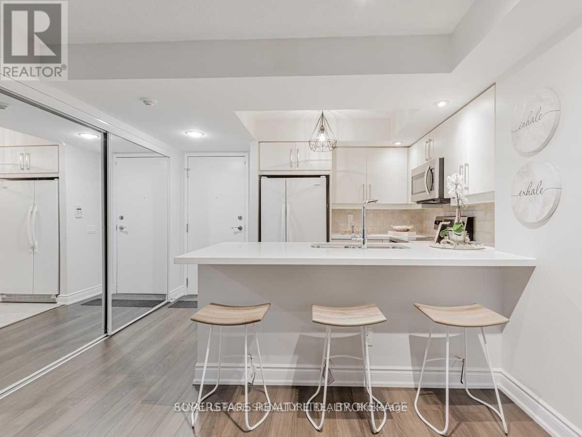 1517 - 15 Northtown Way, Toronto, Ontario  M2N 7A2 - Photo 2 - C13019814