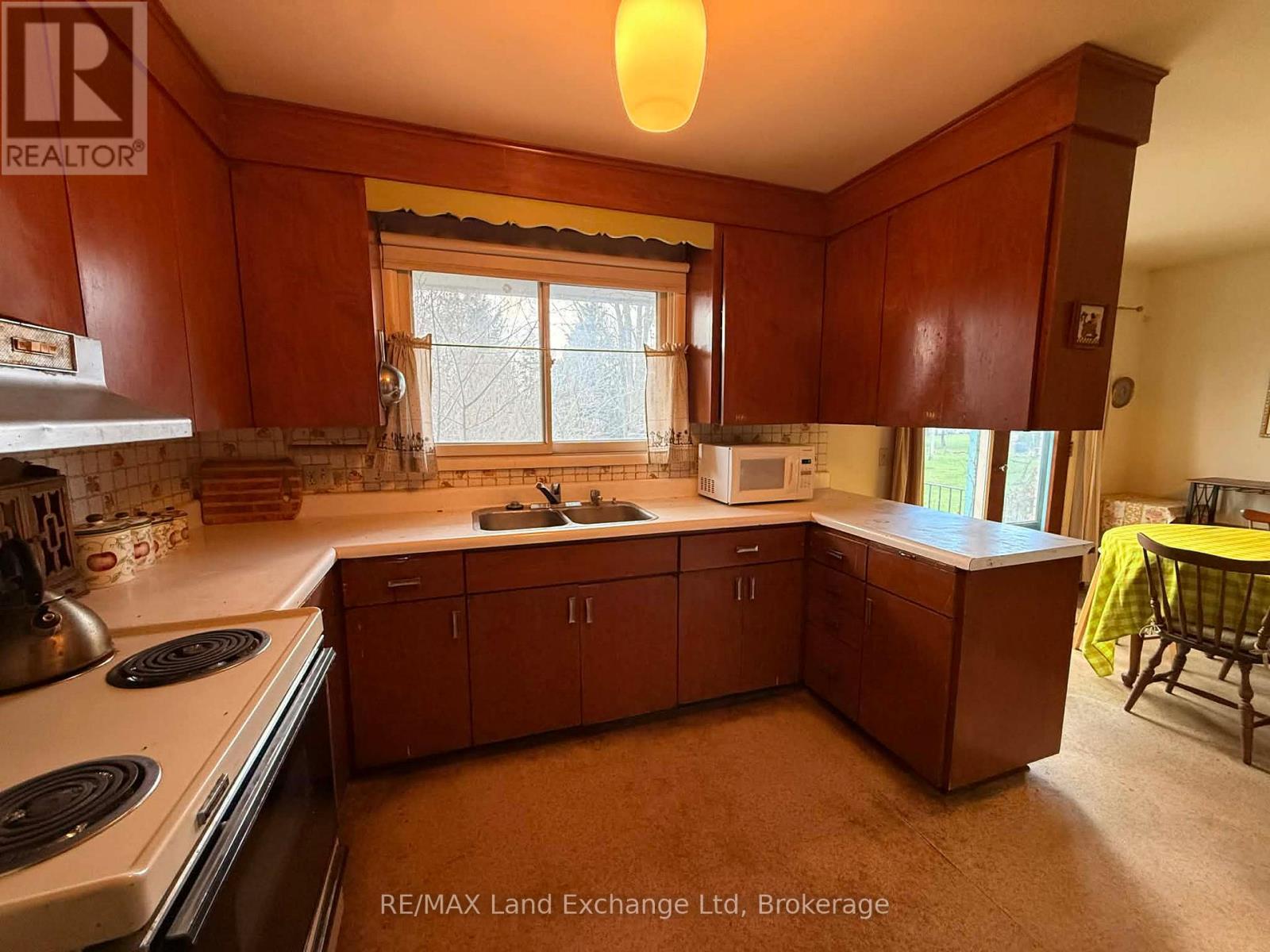 301 Summit Drive, North Huron, Ontario  N0G 2W0 - Photo 11 - X13019700