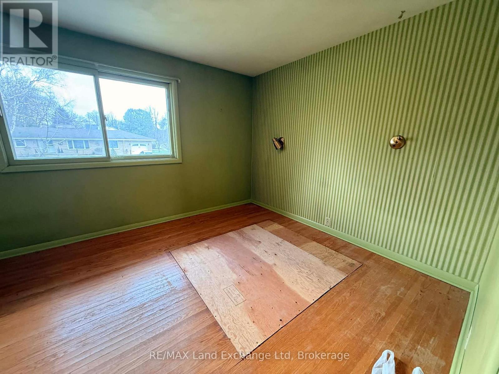 301 Summit Drive, North Huron, Ontario  N0G 2W0 - Photo 15 - X13019700