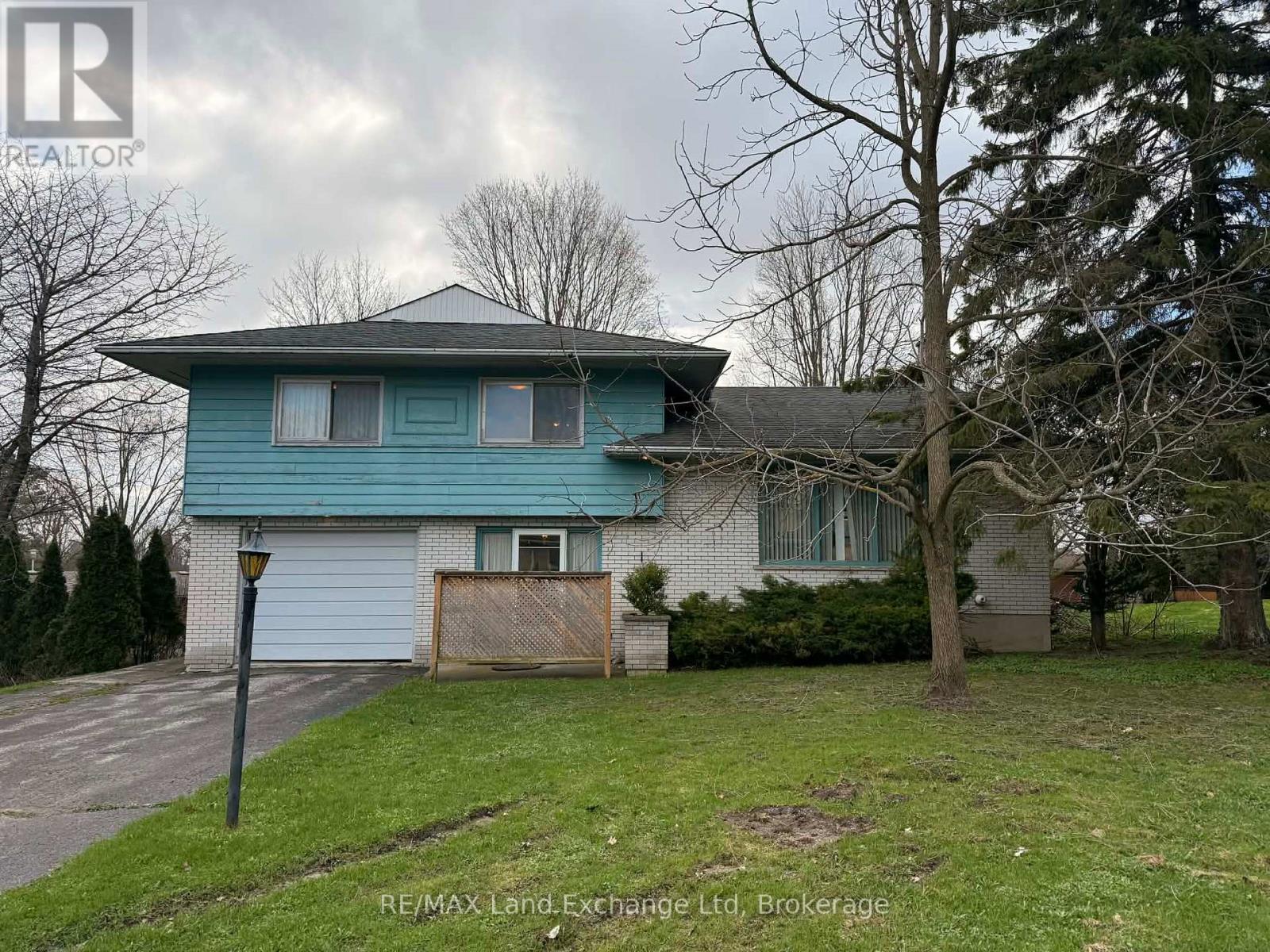 301 Summit Drive, North Huron, Ontario  N0G 2W0 - Photo 2 - X13019700