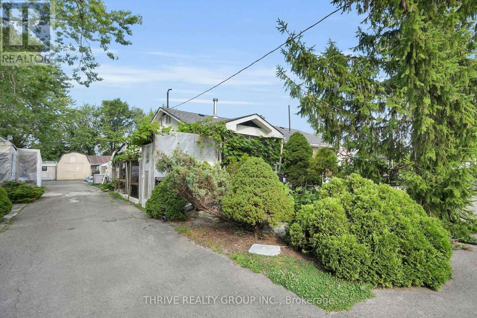 22049 Hyde Park Road, Middlesex Centre, Ontario  N0M 2A0 - Photo 18 - X12337935