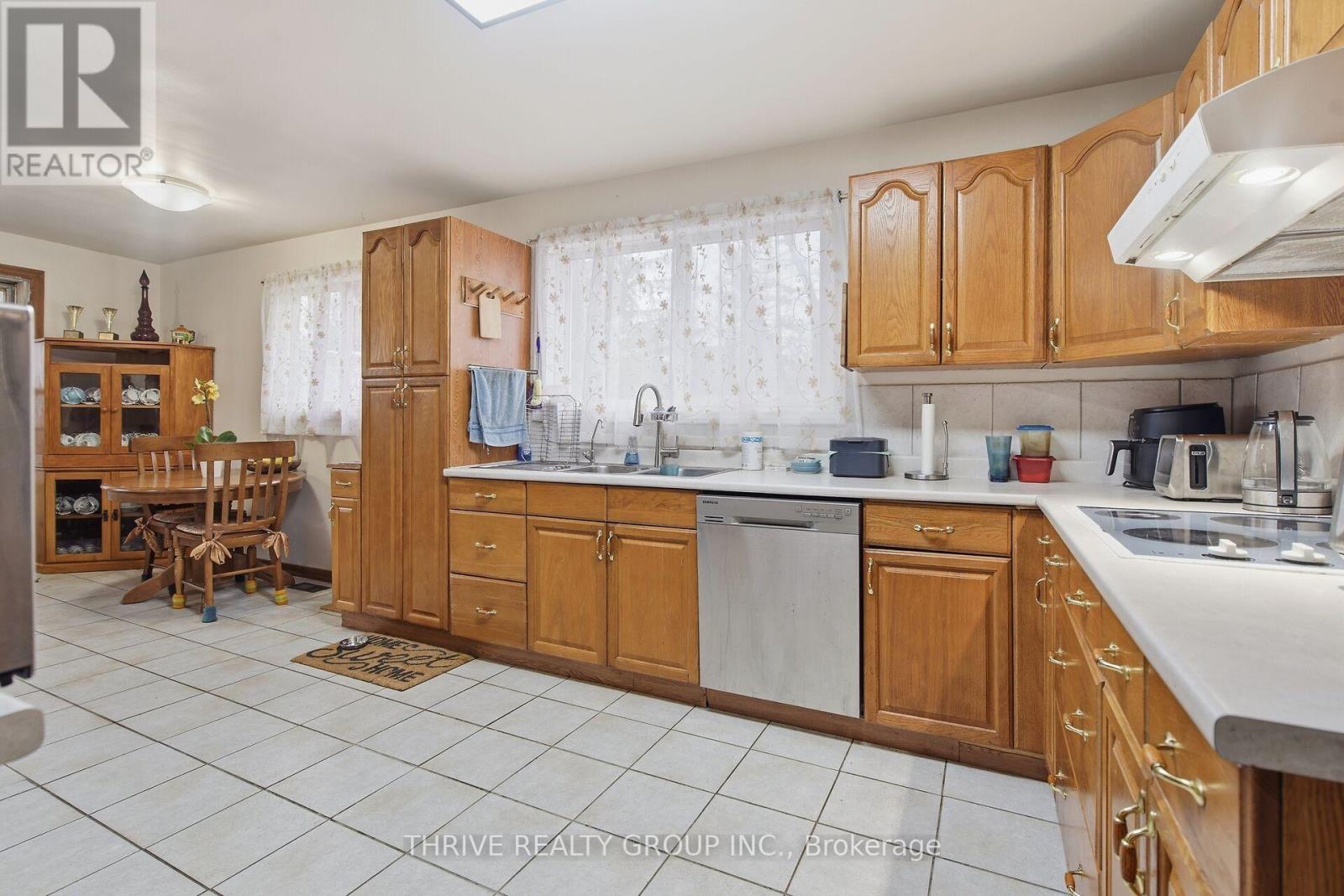 22049 Hyde Park Road, Middlesex Centre, Ontario  N0M 2A0 - Photo 38 - X12337935