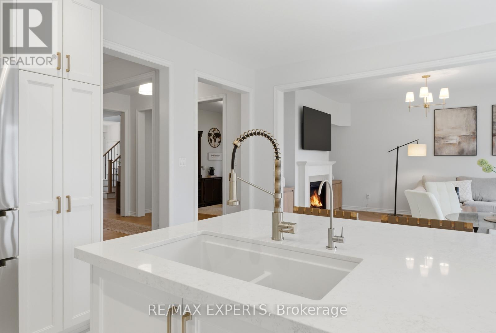 87 Robb Thompson Road, East Gwillimbury (Mt Albert), Ontario  L0G 1M0 - Photo 15 - N13019704