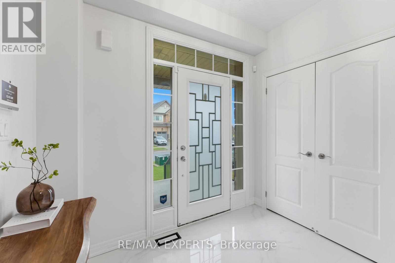 87 Robb Thompson Road, East Gwillimbury (Mt Albert), Ontario  L0G 1M0 - Photo 2 - N13019704