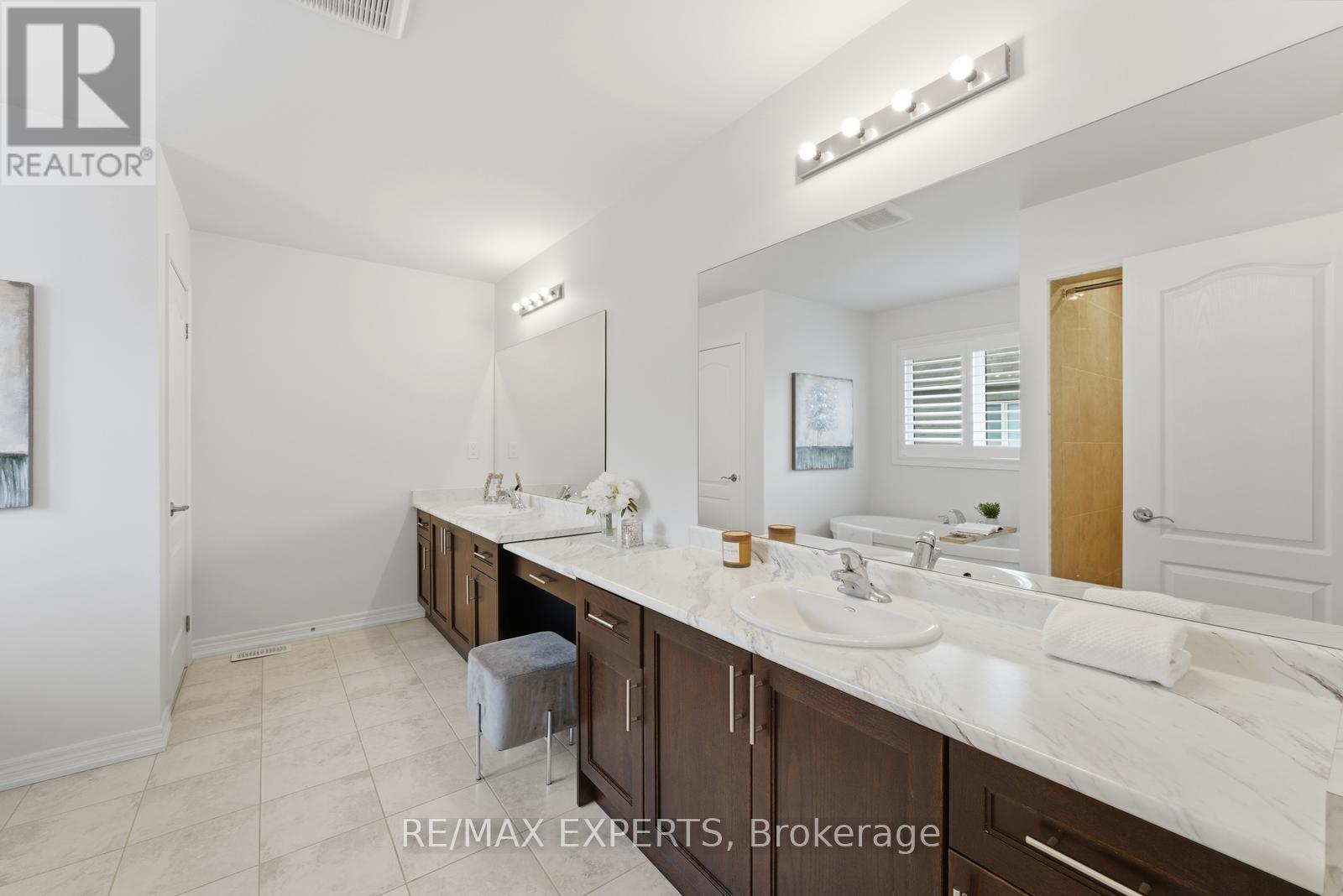 87 Robb Thompson Road, East Gwillimbury (Mt Albert), Ontario  L0G 1M0 - Photo 28 - N13019704