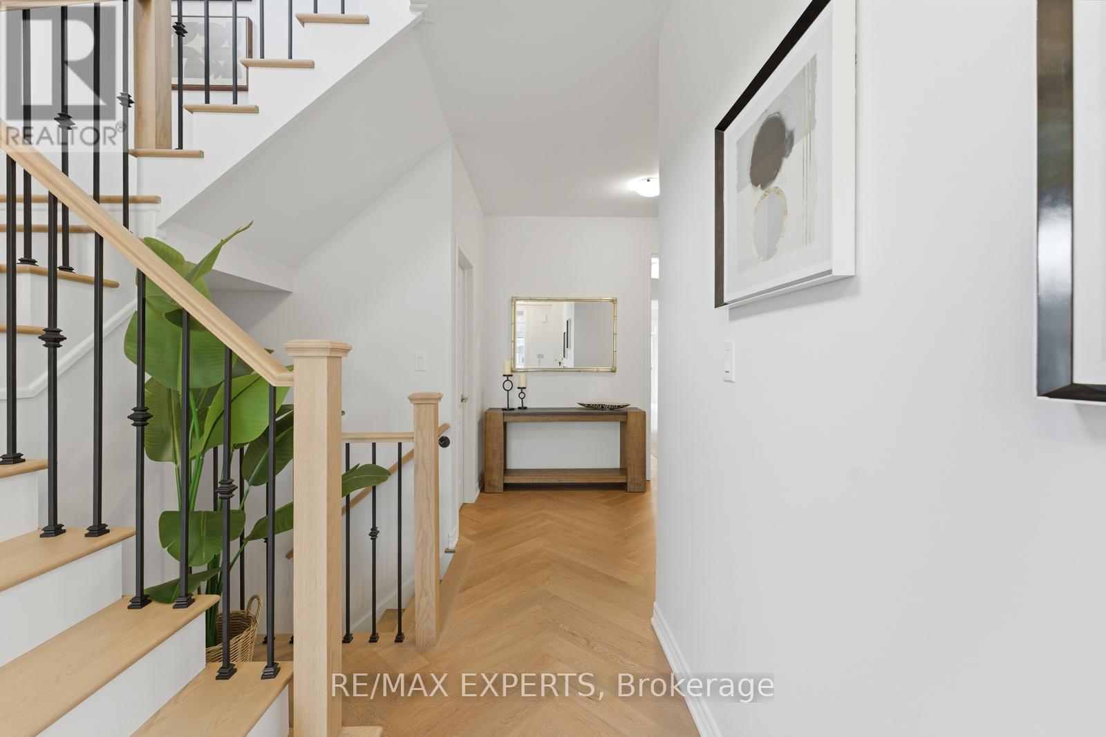 87 Robb Thompson Road, East Gwillimbury (Mt Albert), Ontario  L0G 1M0 - Photo 3 - N13019704