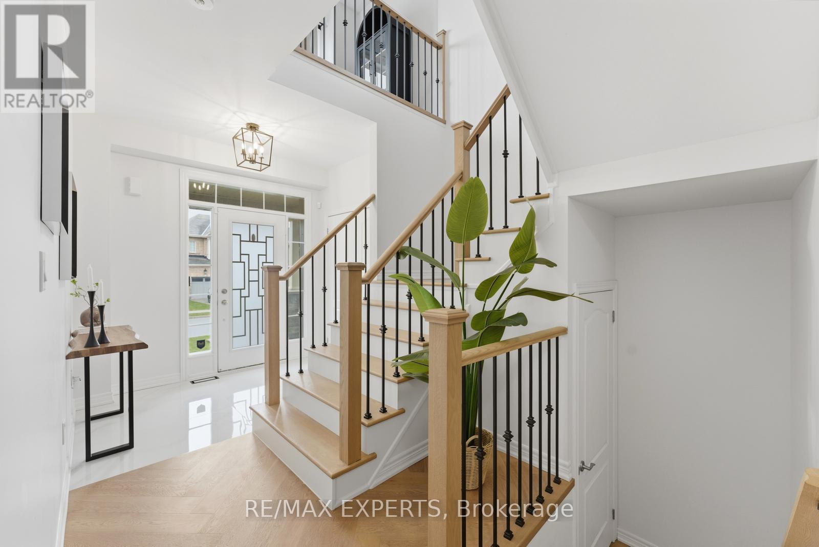 87 Robb Thompson Road, East Gwillimbury (Mt Albert), Ontario  L0G 1M0 - Photo 4 - N13019704