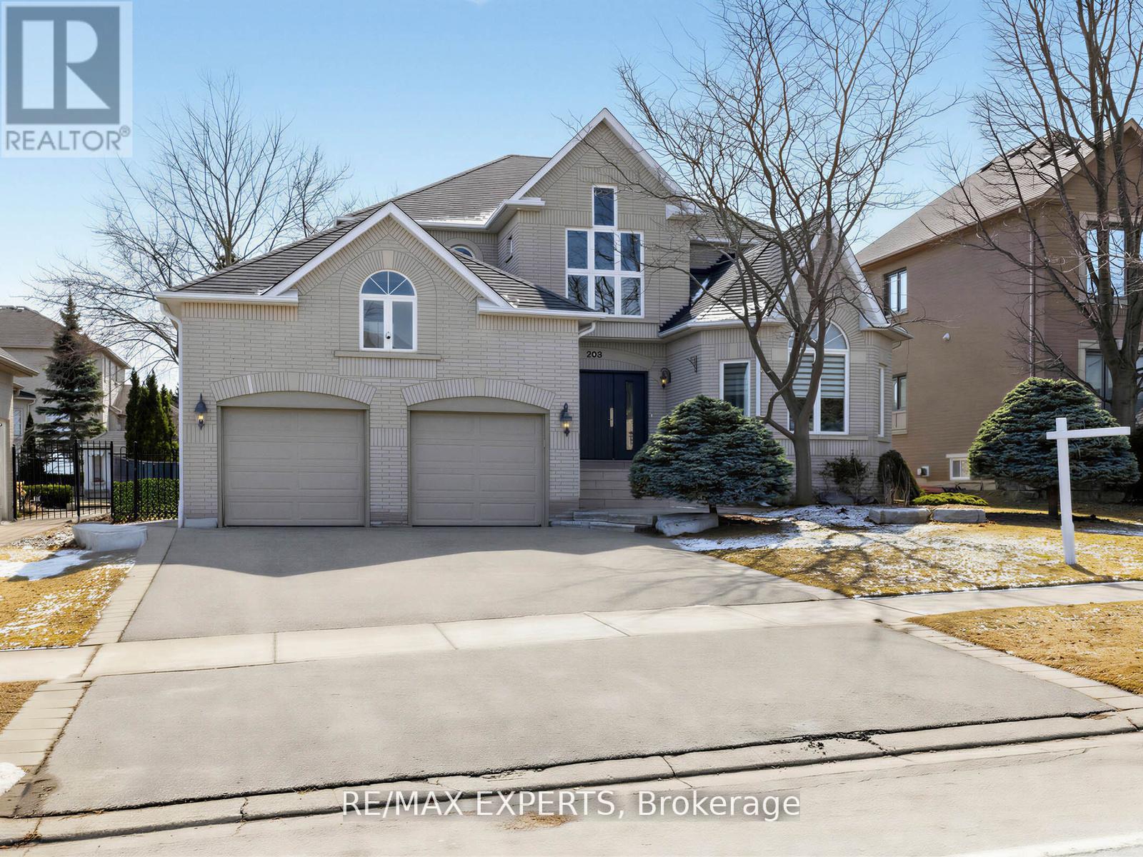 203 Thomson Creek Boulevard, Vaughan, Ontario  L4H 1H1 - Photo 3 - N13019808