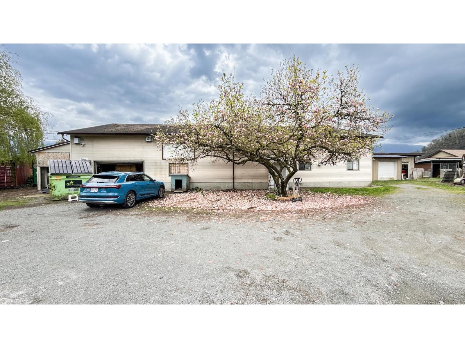 6390 Pioneer Avenue, Agassiz, Agassiz, British Columbia  V0M 1A3 - Photo 2 - R3113228