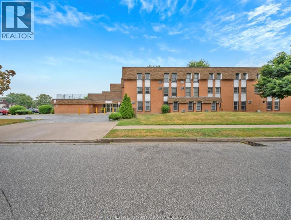 6513 THORNBERRY CRESCENT, Windsor, Ontario