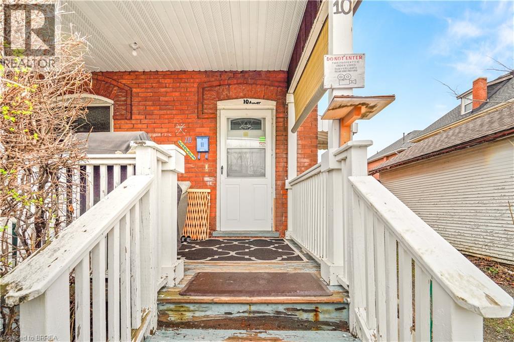 10 Henrietta Street, Brantford, Ontario  N3T 3Y9 - Photo 4 - 40820247