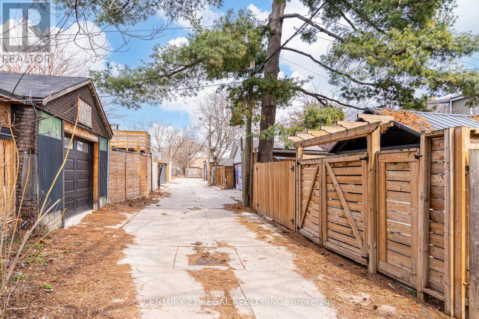 36 Golden Avenue, Toronto, Ontario  M6R 2J4 - Photo 44 - W13019722