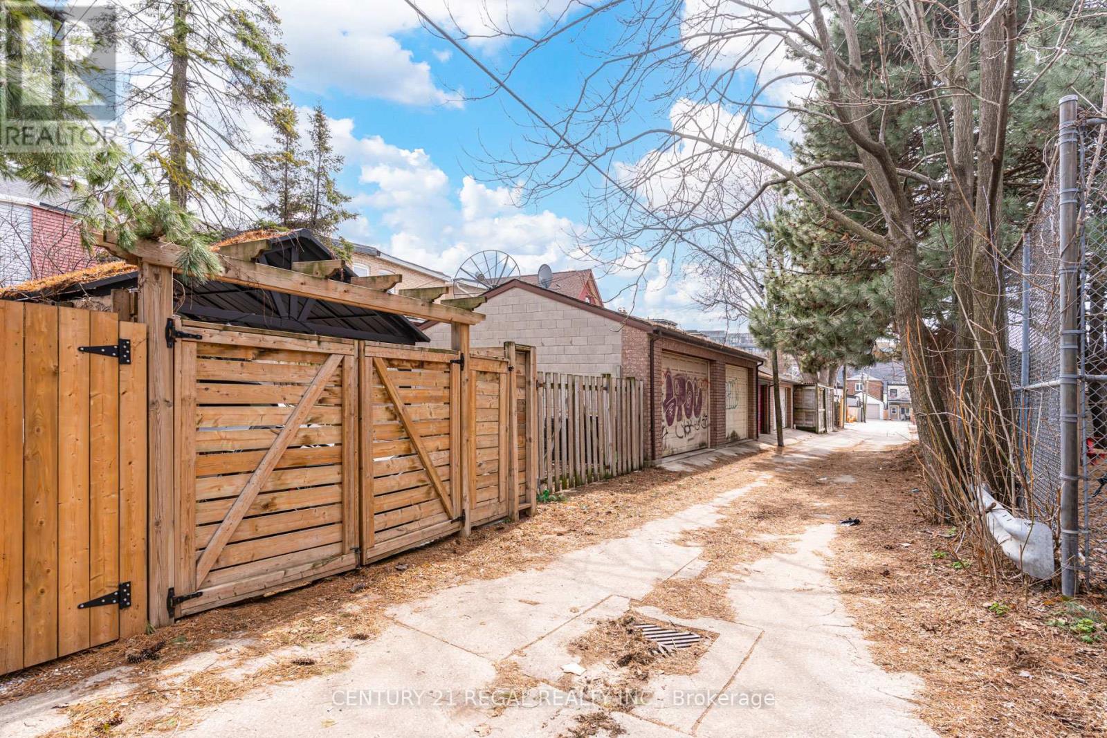 36 Golden Avenue, Toronto, Ontario  M6R 2J4 - Photo 45 - W13019722