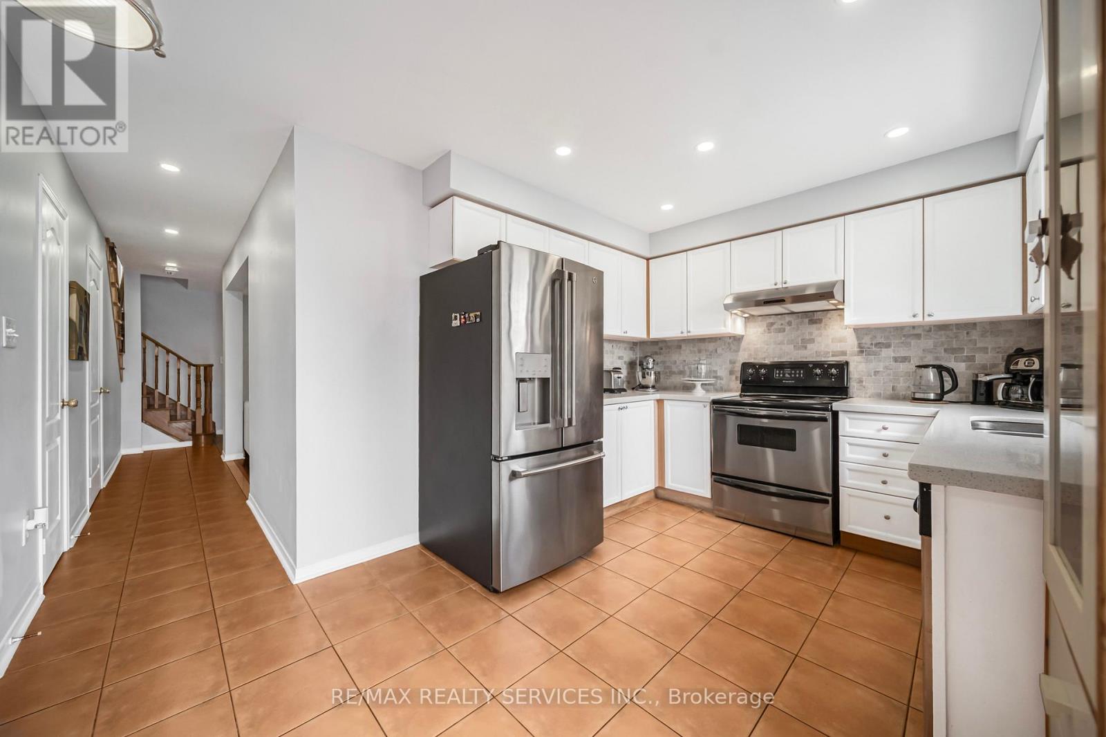 81 Roadmaster Lane, Brampton (Fletcher's Meadow), Ontario  L7A 3A8 - Photo 12 - W13019782