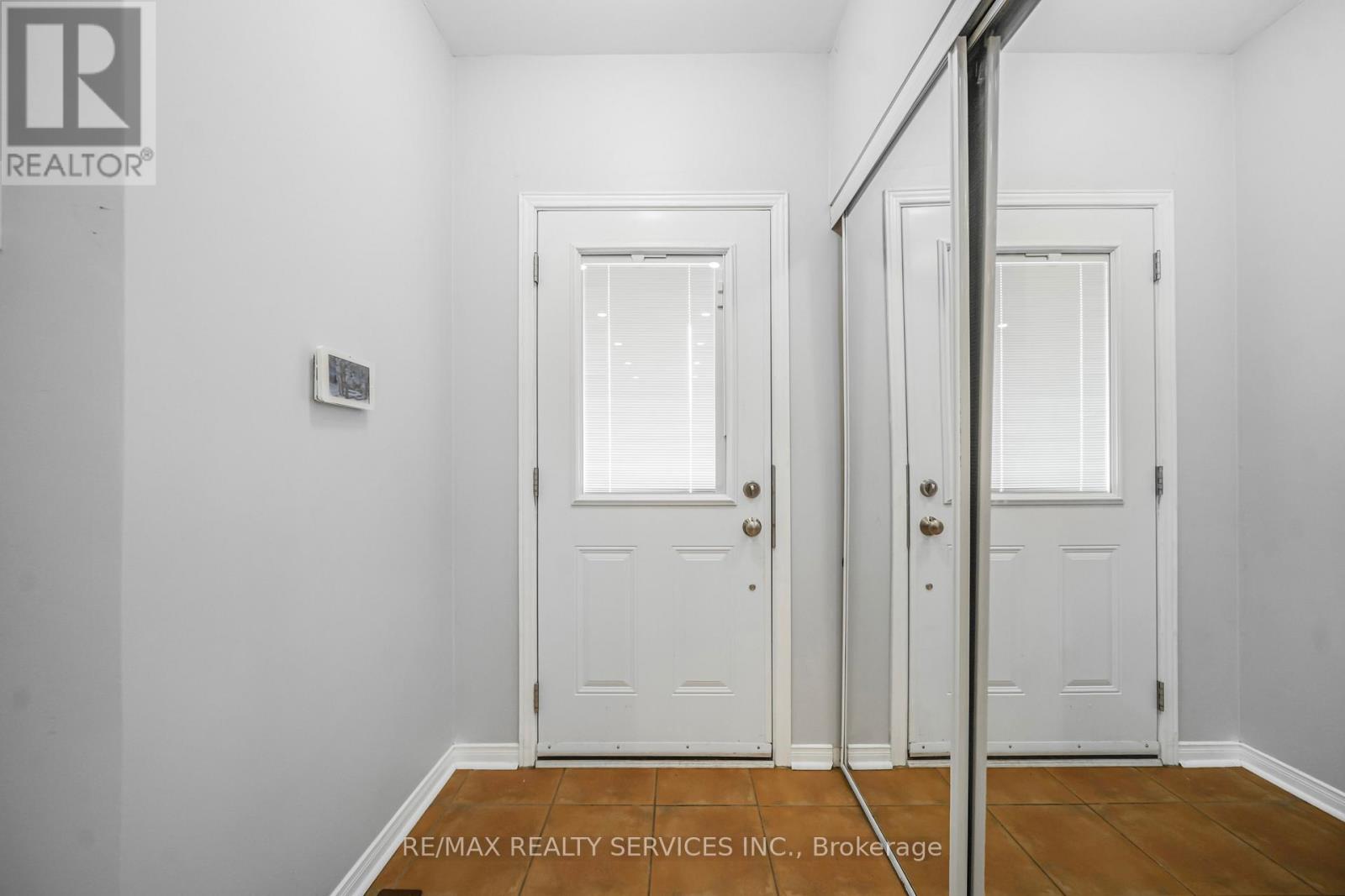 81 Roadmaster Lane, Brampton (Fletcher's Meadow), Ontario  L7A 3A8 - Photo 5 - W13019782