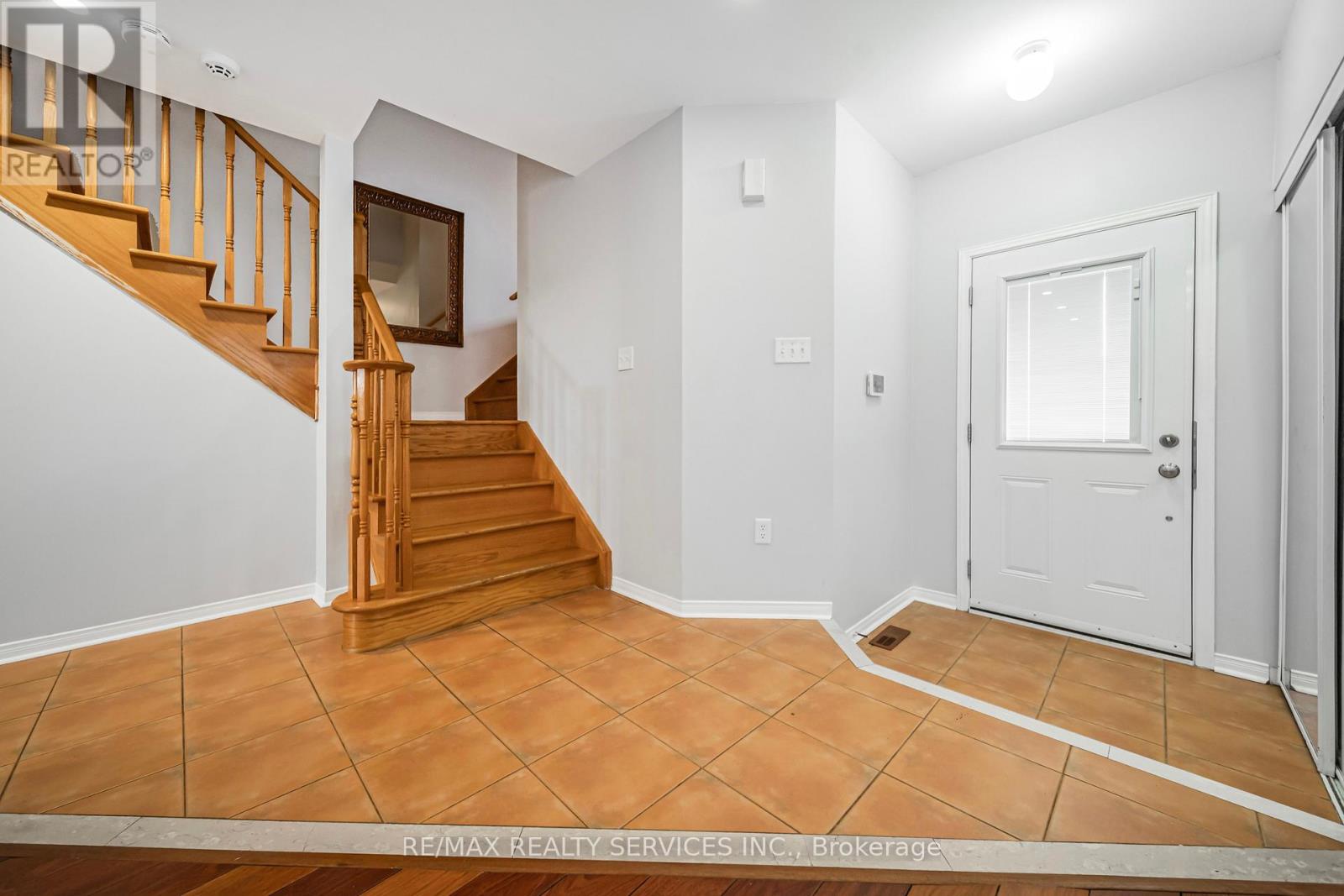 81 Roadmaster Lane, Brampton (Fletcher's Meadow), Ontario  L7A 3A8 - Photo 6 - W13019782