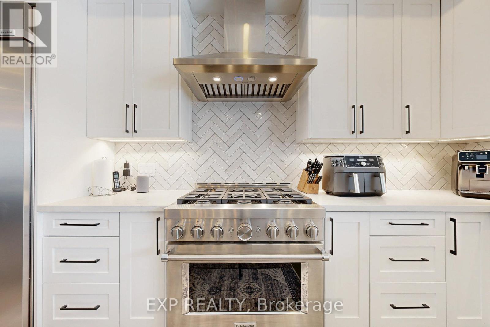 169 Euston Road, Burlington, Ontario  L7L 4V7 - Photo 3 - W13019816