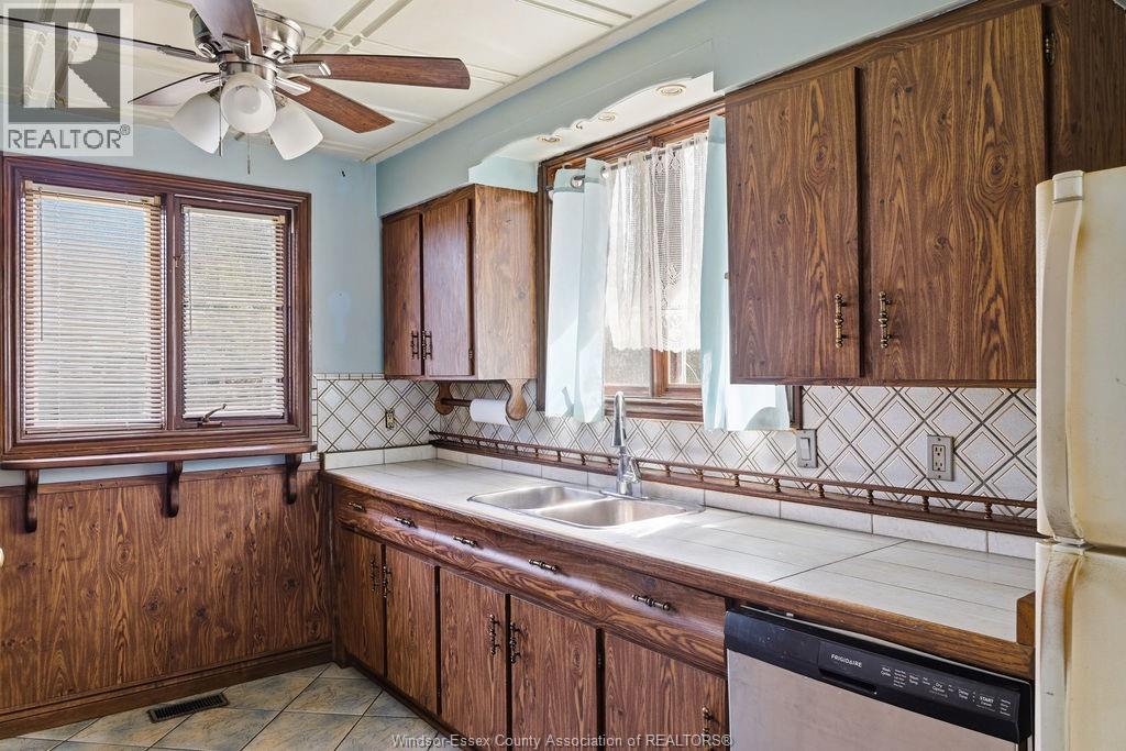 2417 Pillette Road, Windsor, Ontario  N8T 1P7 - Photo 11 - 26008556