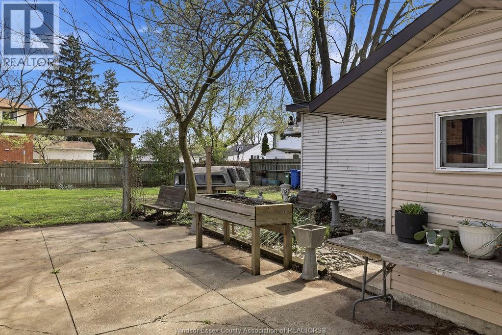 2417 Pillette Road, Windsor, Ontario  N8T 1P7 - Photo 35 - 26008556