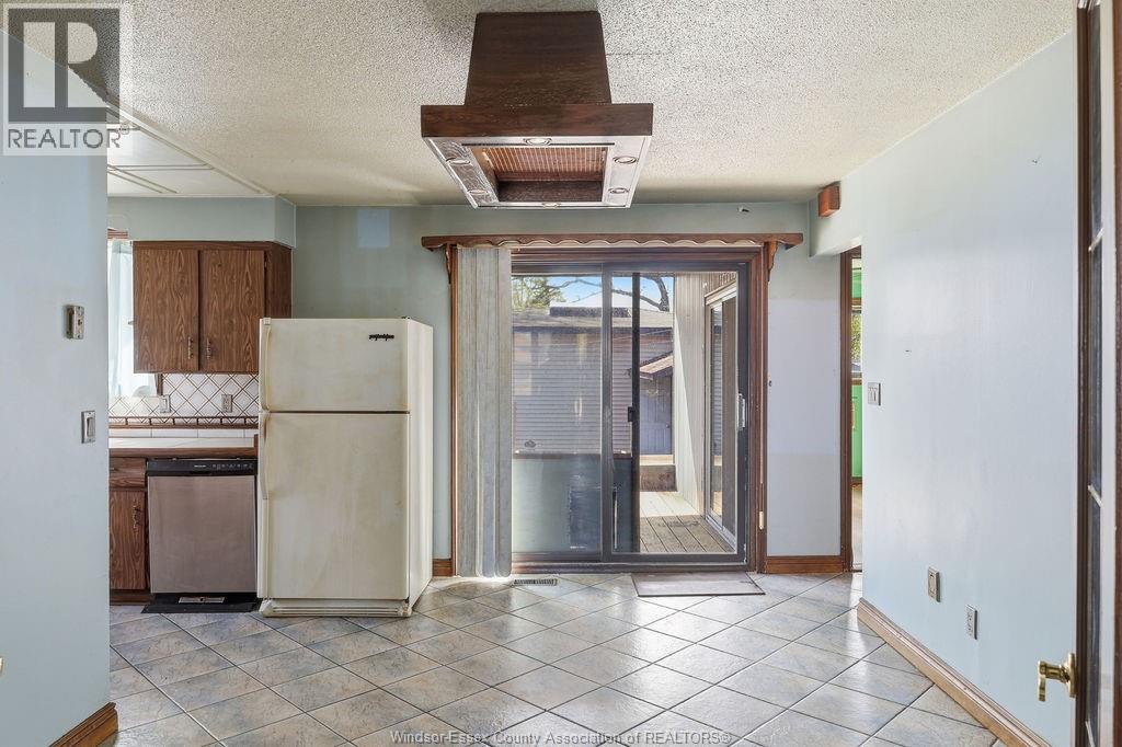 2417 Pillette Road, Windsor, Ontario  N8T 1P7 - Photo 8 - 26008556