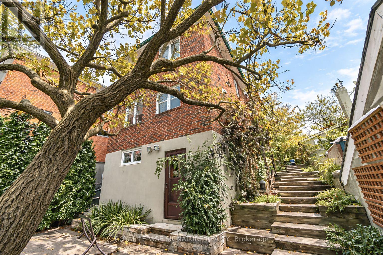 362 Silverthorn Avenue, Toronto, Ontario  M6M 3G8 - Photo 25 - W12542788