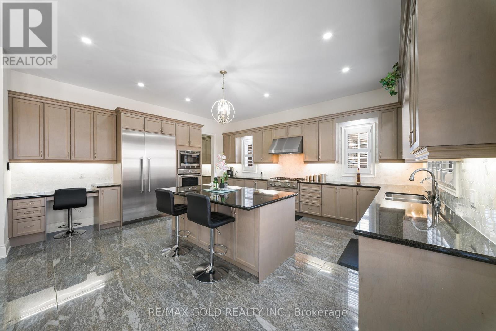 8 Markey Court, Brampton, Ontario  L6P 4L1 - Photo 16 - W12849302