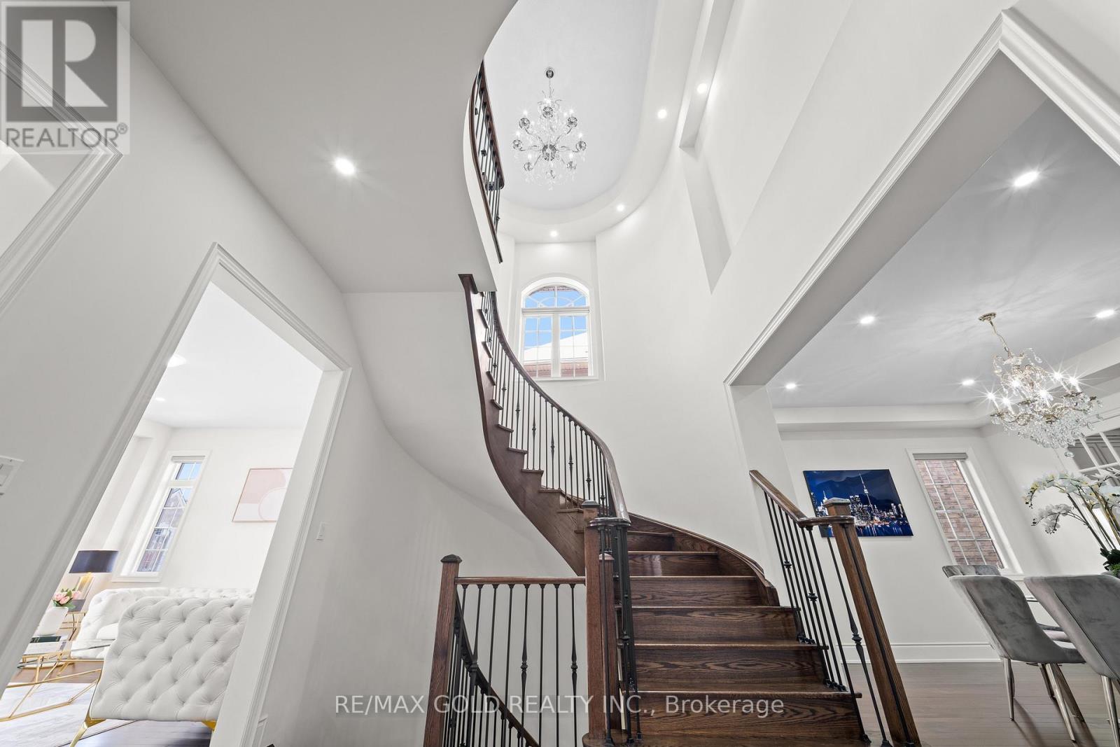 8 Markey Court, Brampton, Ontario  L6P 4L1 - Photo 20 - W12849302