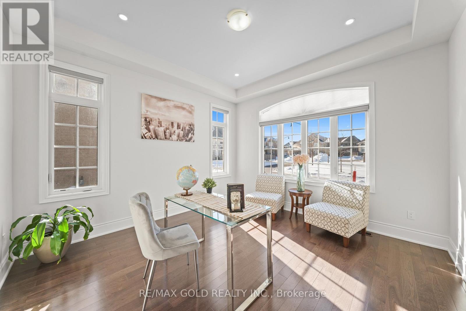 8 Markey Court, Brampton, Ontario  L6P 4L1 - Photo 4 - W12849302