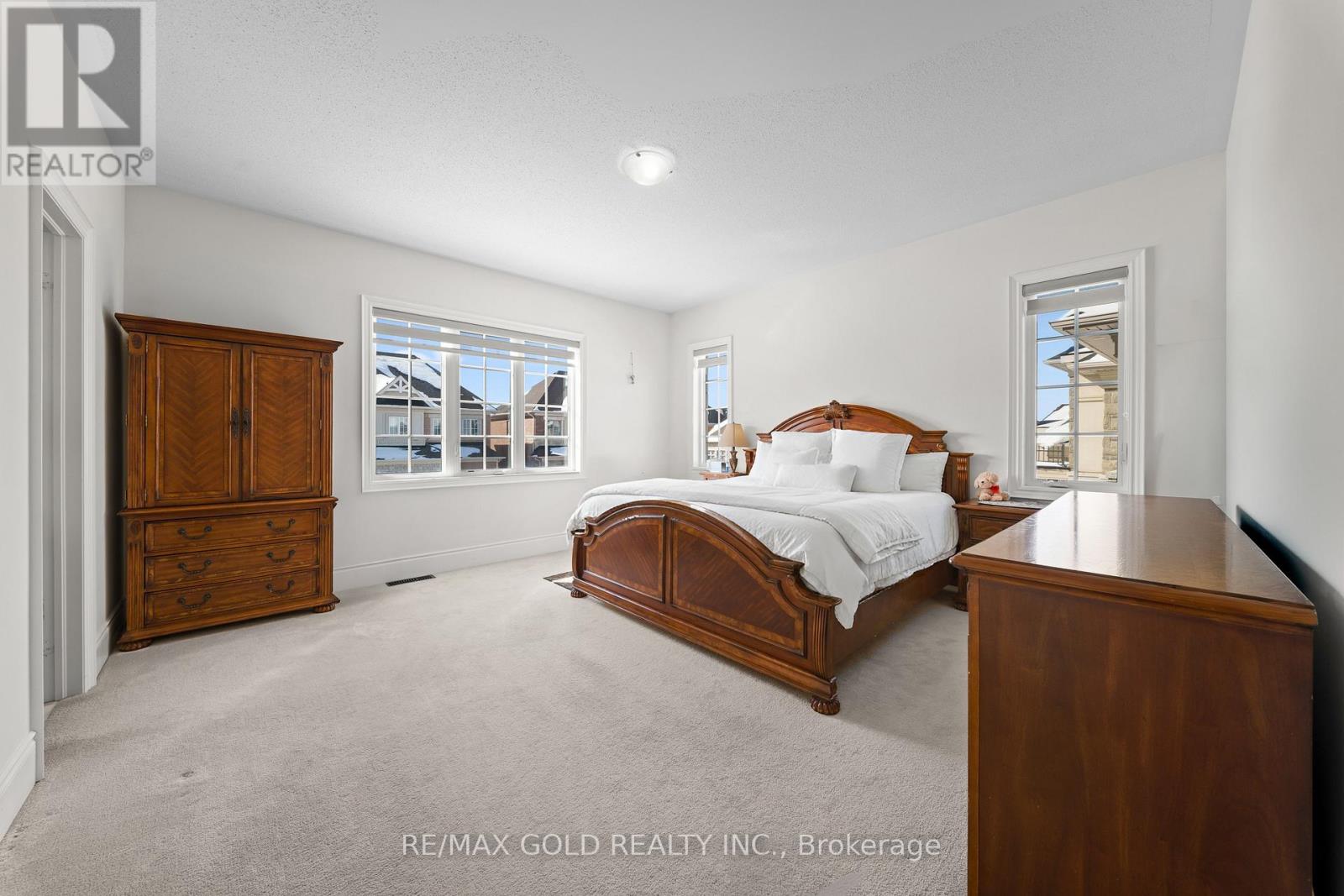 8 Markey Court, Brampton, Ontario  L6P 4L1 - Photo 33 - W12849302