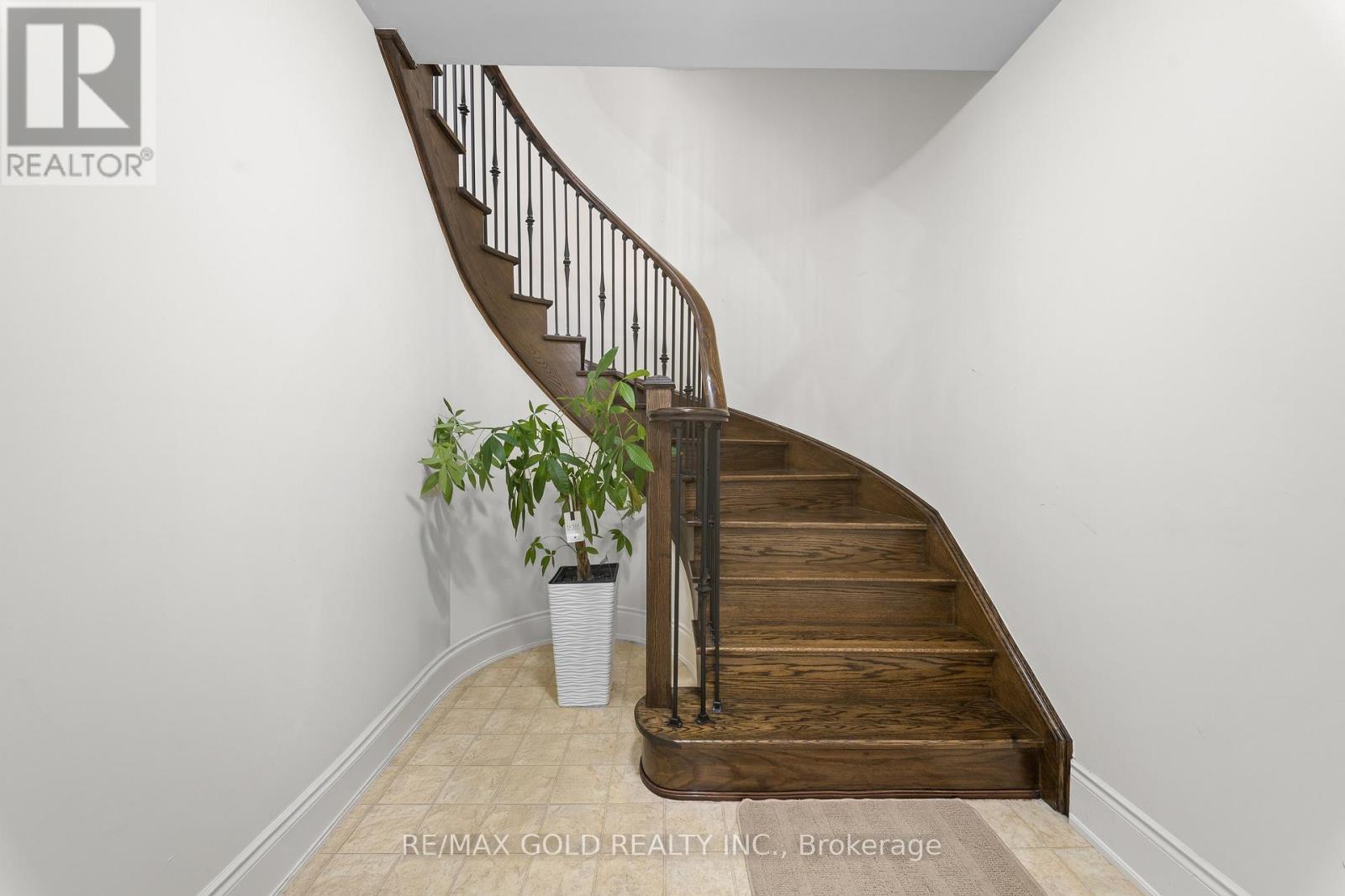 8 Markey Court, Brampton, Ontario  L6P 4L1 - Photo 35 - W12849302