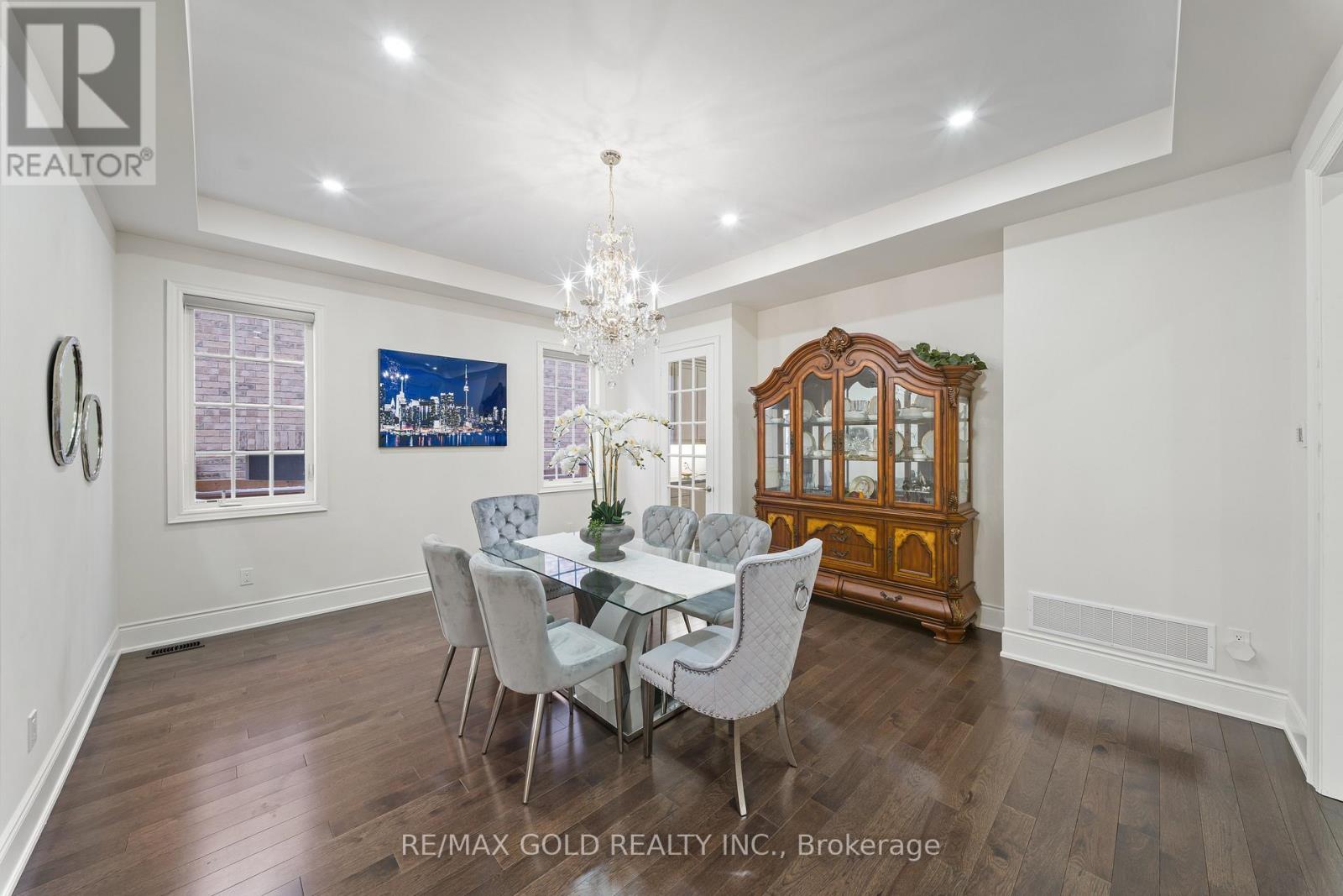 8 Markey Court, Brampton, Ontario  L6P 4L1 - Photo 8 - W12849302