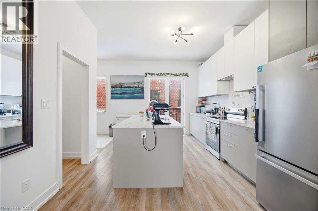 5 Taylor Court, Peel, Ontario  L7E 2R7 - Photo 10 - 40822379