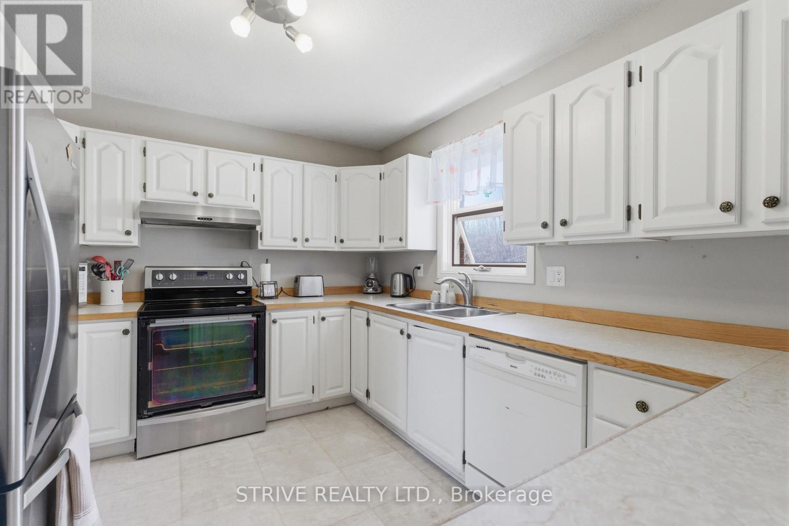 524 Lisbon Court, Oshawa, Ontario  L1J 6R3 - Photo 13 - E13020204