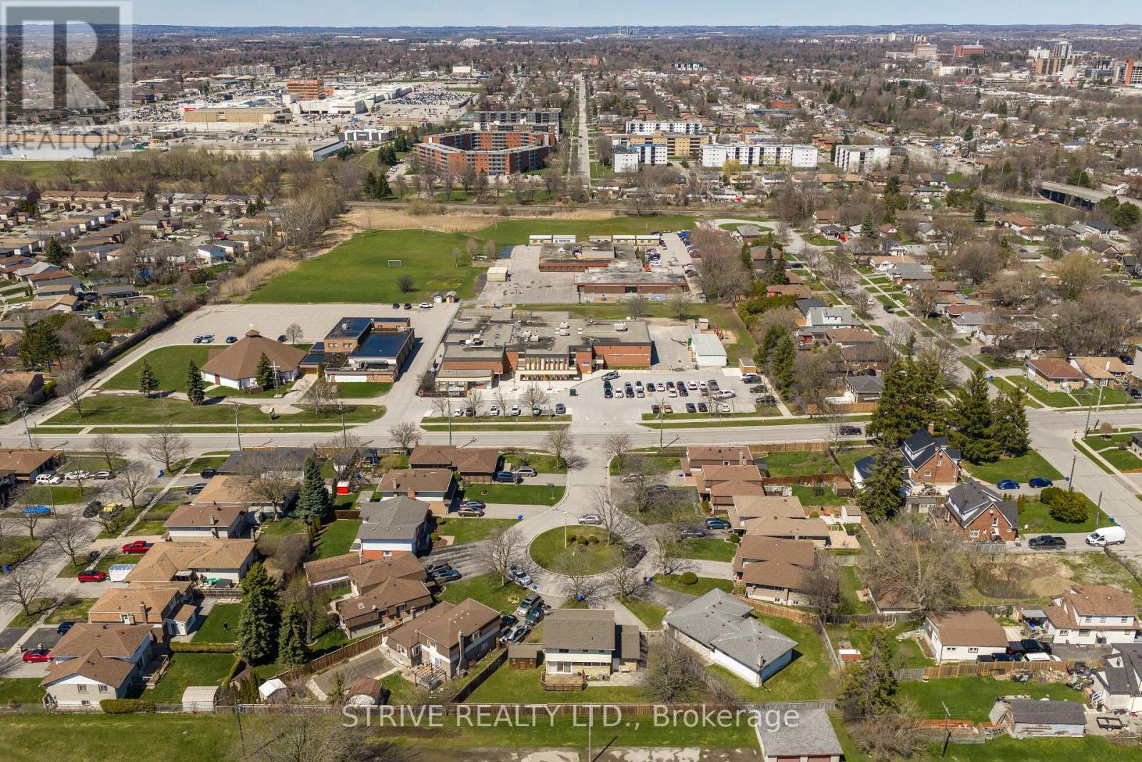 524 Lisbon Court, Oshawa, Ontario  L1J 6R3 - Photo 4 - E13020204