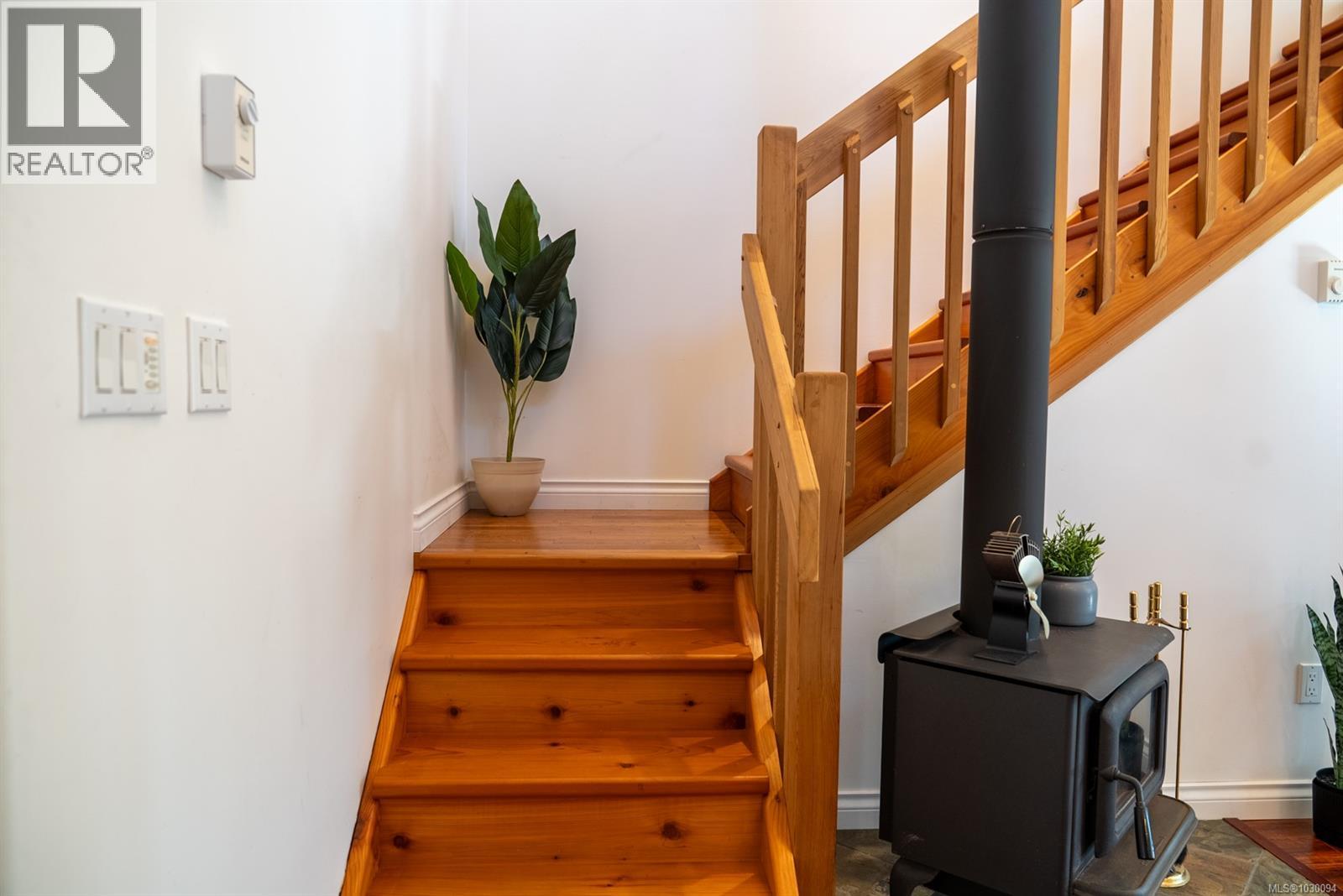 9868 Castle Rd, Pender Island, British Columbia  V0N 2M3 - Photo 18 - 1030094