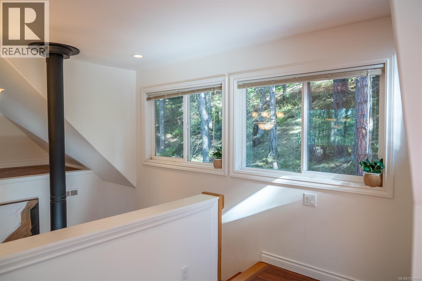 9868 Castle Rd, Pender Island, British Columbia  V0N 2M3 - Photo 19 - 1030094