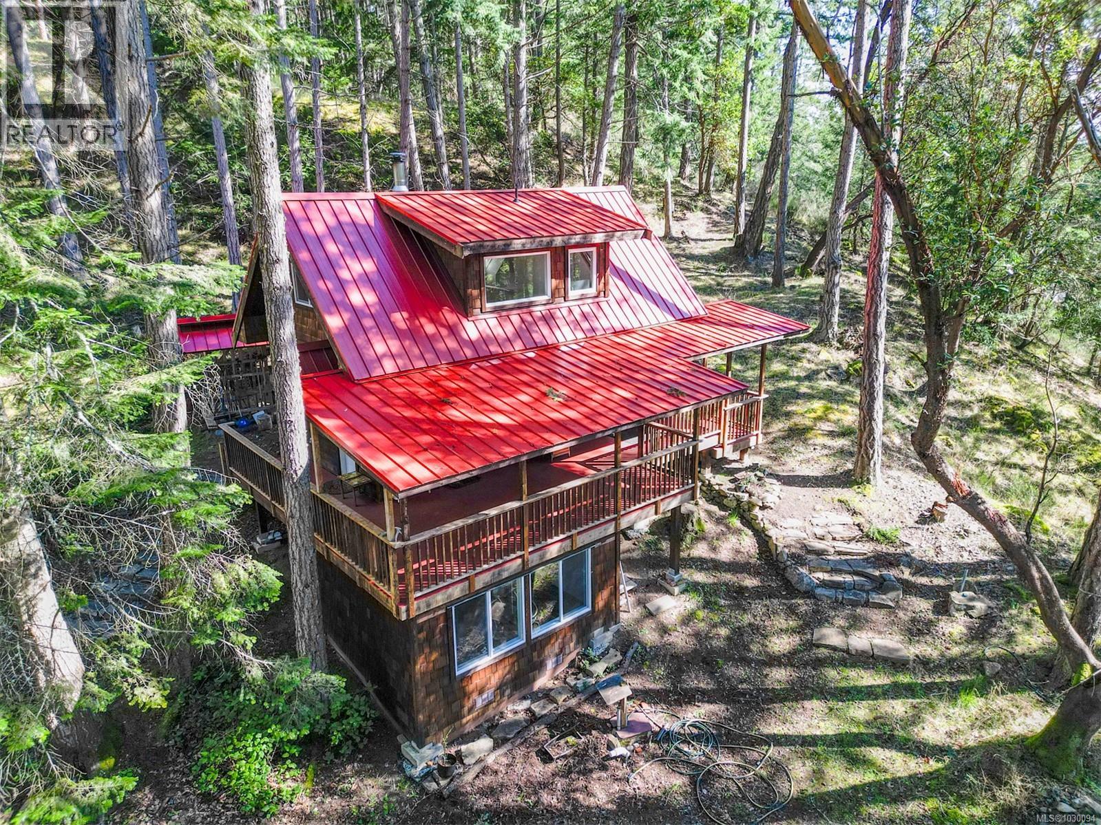 9868 Castle Rd, Pender Island, British Columbia  V0N 2M3 - Photo 2 - 1030094