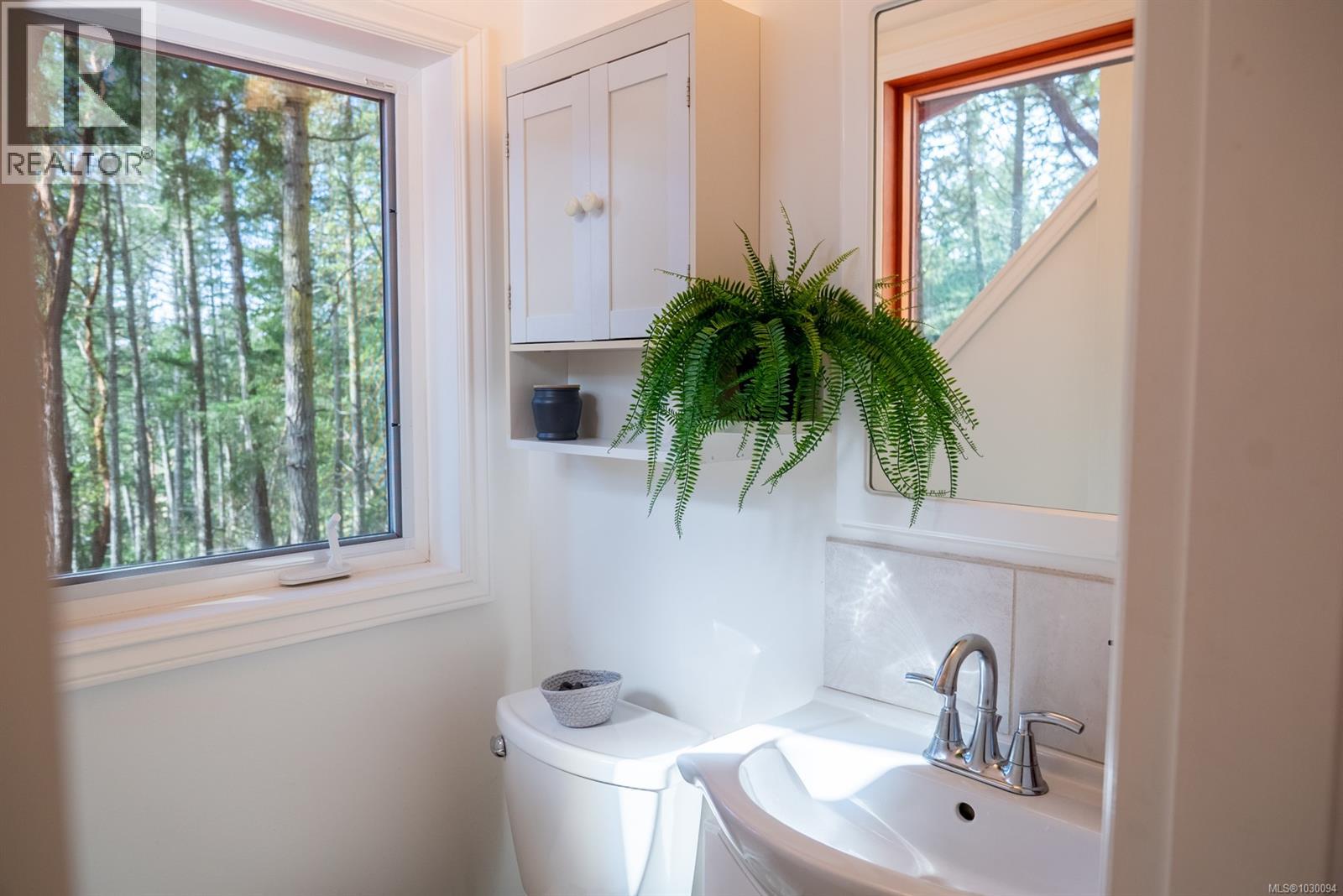 9868 Castle Rd, Pender Island, British Columbia  V0N 2M3 - Photo 24 - 1030094