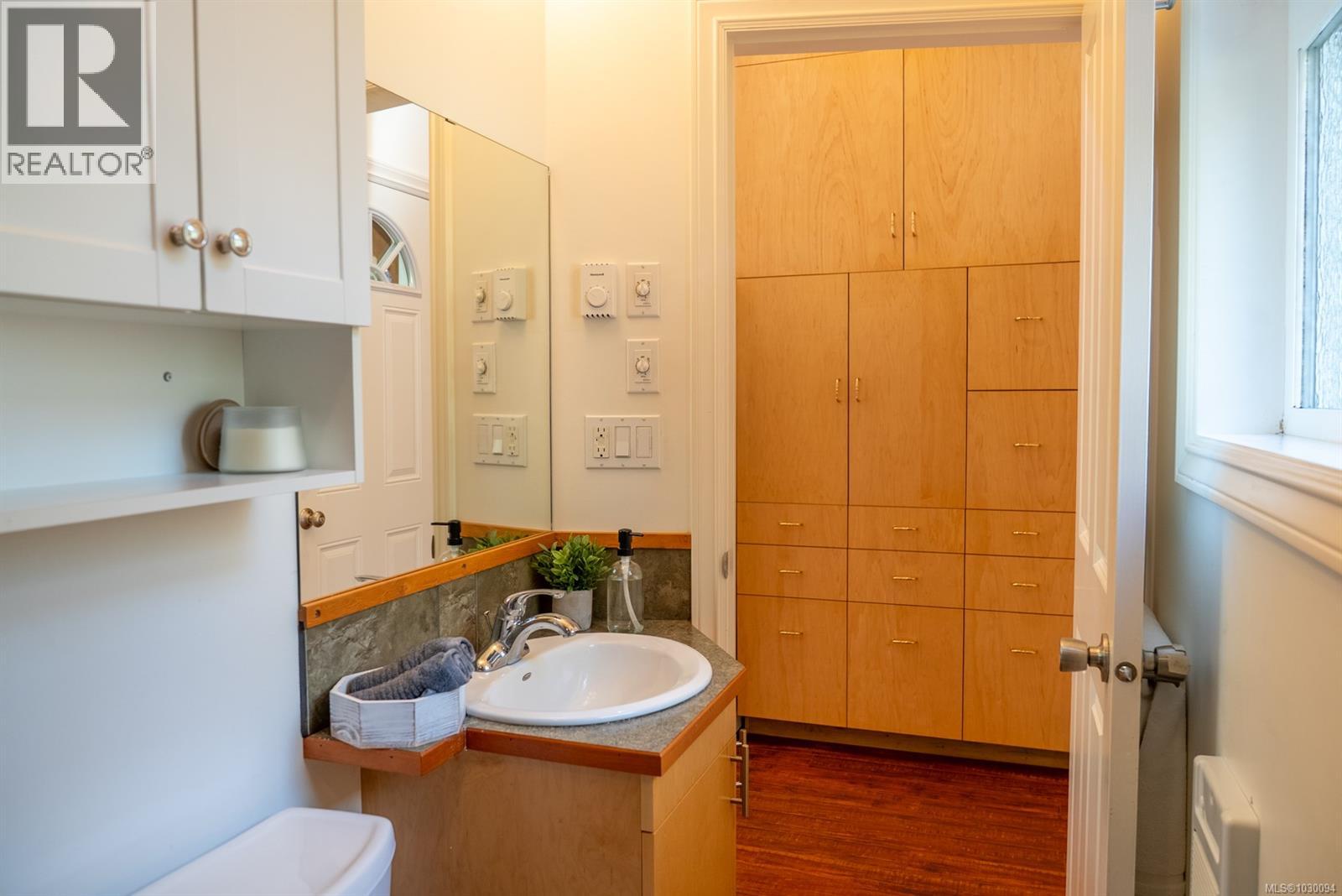 9868 Castle Rd, Pender Island, British Columbia  V0N 2M3 - Photo 12 - 1030094