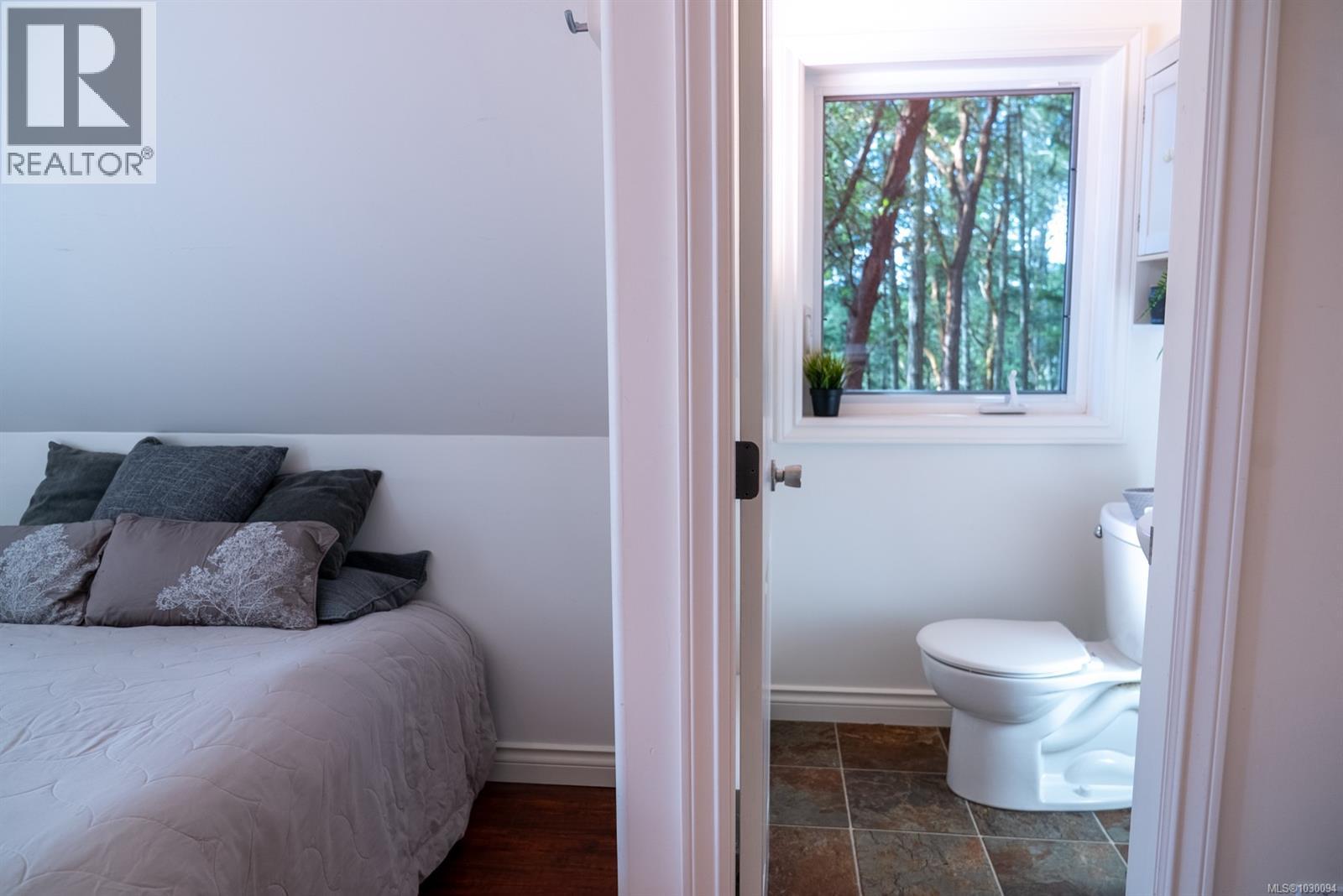 9868 Castle Rd, Pender Island, British Columbia  V0N 2M3 - Photo 25 - 1030094