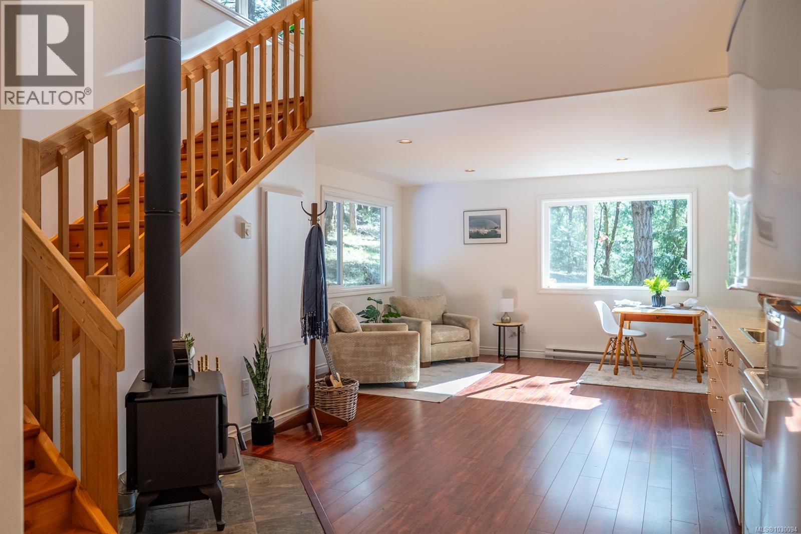 9868 Castle Rd, Pender Island, British Columbia  V0N 2M3 - Photo 3 - 1030094