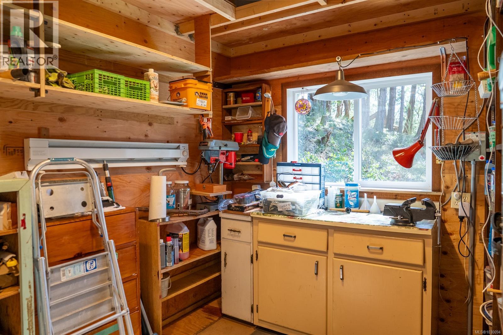 9868 Castle Rd, Pender Island, British Columbia  V0N 2M3 - Photo 43 - 1030094