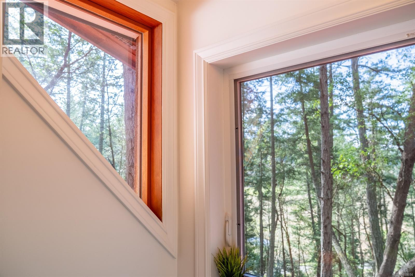 9868 Castle Rd, Pender Island, British Columbia  V0N 2M3 - Photo 26 - 1030094