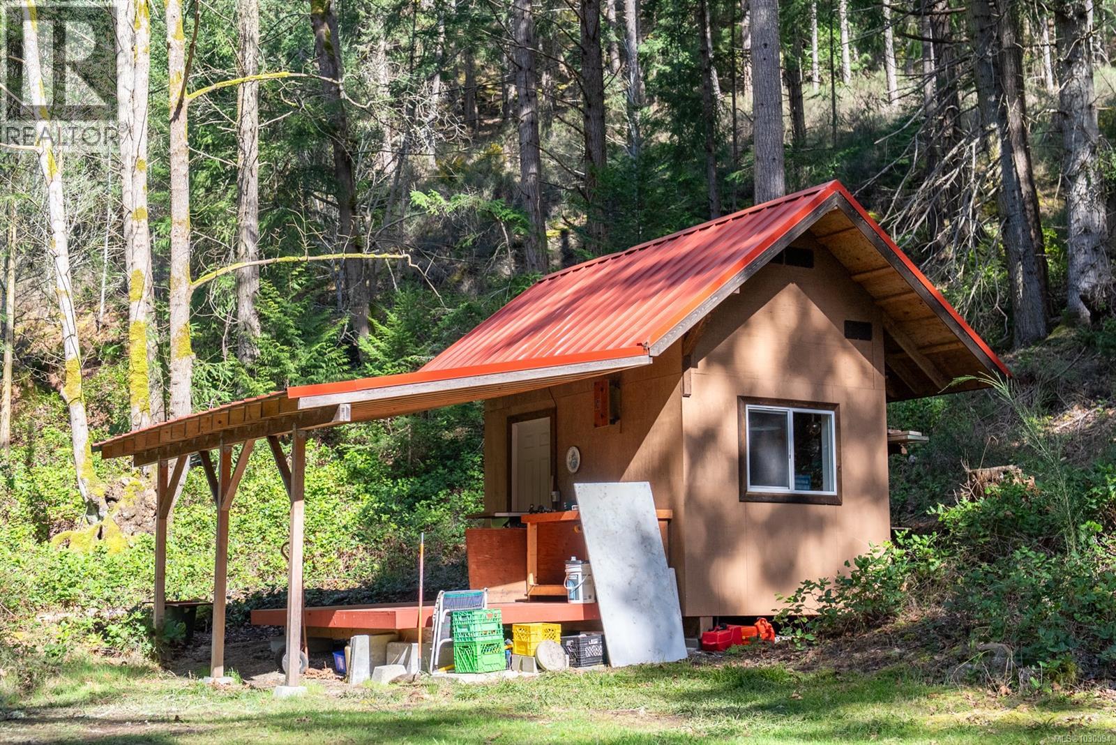 9868 Castle Rd, Pender Island, British Columbia  V0N 2M3 - Photo 42 - 1030094