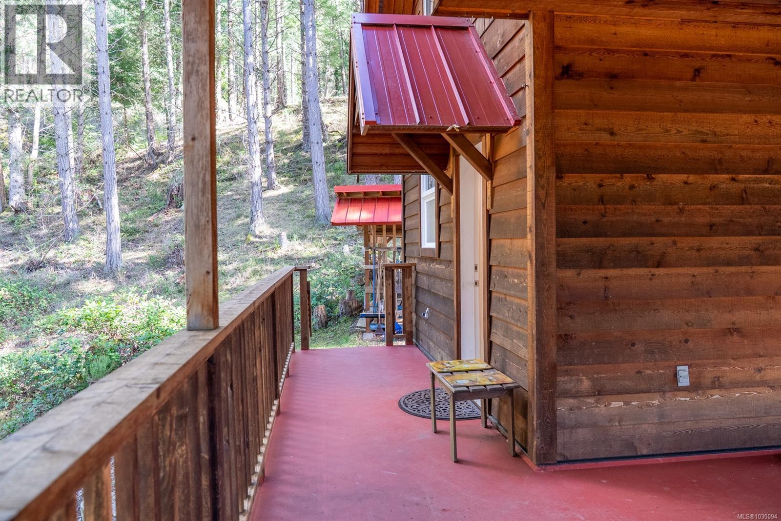 9868 Castle Rd, Pender Island, British Columbia  V0N 2M3 - Photo 35 - 1030094