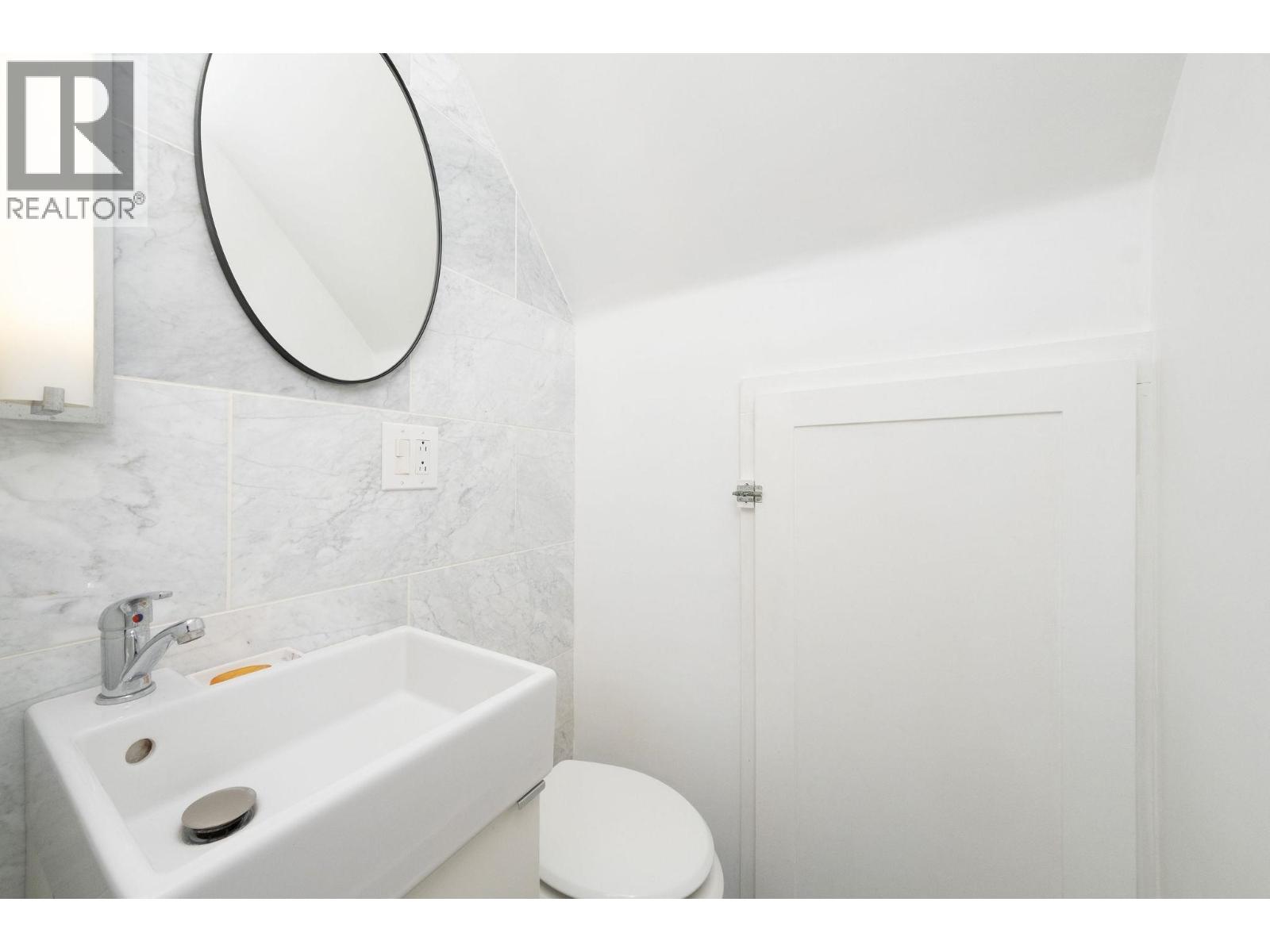 1075 Gladwin Drive, North Vancouver, British Columbia  V7R 1A1 - Photo 21 - R3072274